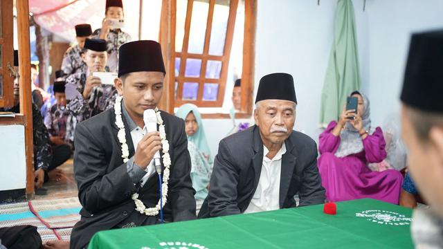 Di Tengah Kenaikan Harga, Pria Asal Ponorogo Ini Pakai Beras untuk Mahar