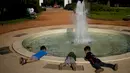 Suhu di ibu kota negara Amerika Selatan itu mencapai 30,1 derajat Celcius pada hari Selasa, mengalahkan rekor sebelumnya untuk hari pertama bulan Agustus dengan lebih dari lima derajat. (AP Photo/Natacha Pisarenko)