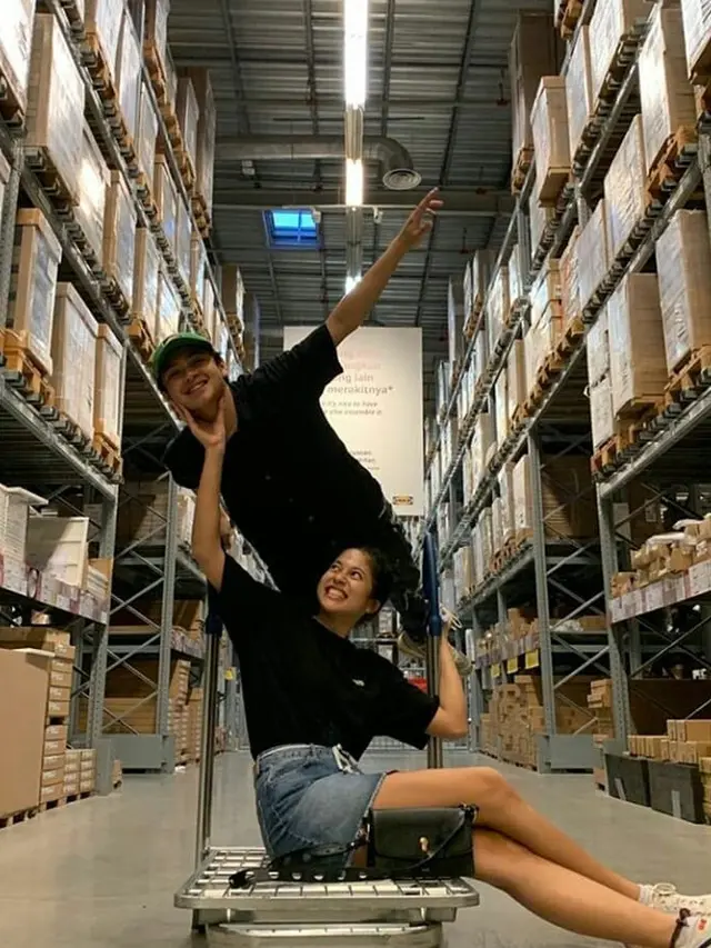 Bastian Steel Dikabarkan Pacari Adik Putri Marino, Ini 6 Momen Kebersamaannya