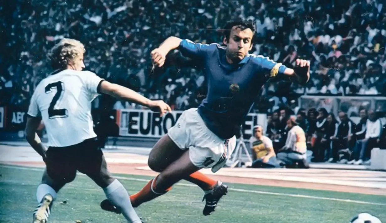 Dua gol Dragan Dzajic membantu Yugoslavia mengamankan posisi runners-up Piala Eropa 1968 sebelum kalah dari Italia di final. 2 gol itulah yang membuat Dzajic terpilih sebagai penerima sepatu emas. (www.squawka.com)