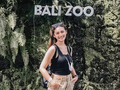 Meniti karier dunia hiburan sejak tahun 2015, Fiolina Tejaay mengawali kepopulerannya sebagai model. Pada tahun 2019 menjadi debut aktingnya sebagai Tiwik dalam sinetron Merindu Baginda Nabi yang ditayangkan oleh SCTV. (Liputan6.com/IG/@fiolinatejaay)
