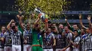 Juventus berhasil menjuarai Piala Super Italia 2015 setelah mengalahkan Lazio dengan skor akhir 2-0 di Stadion Shanghai, Tiongkok. Sabtu (8/8/2015). (AFP Photo/Johanne Eisele)