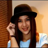 Ada cerita unik dari percintaan Adinda Thomas di masa lalu. Ia sempat memiliki mantan pacar yang tidak menyukai profesinya sebagai seorang pekerja seni. Tapi itu semua masa lalu dan saat ini Adinda sudah memiliki pacar yang lebih baik.