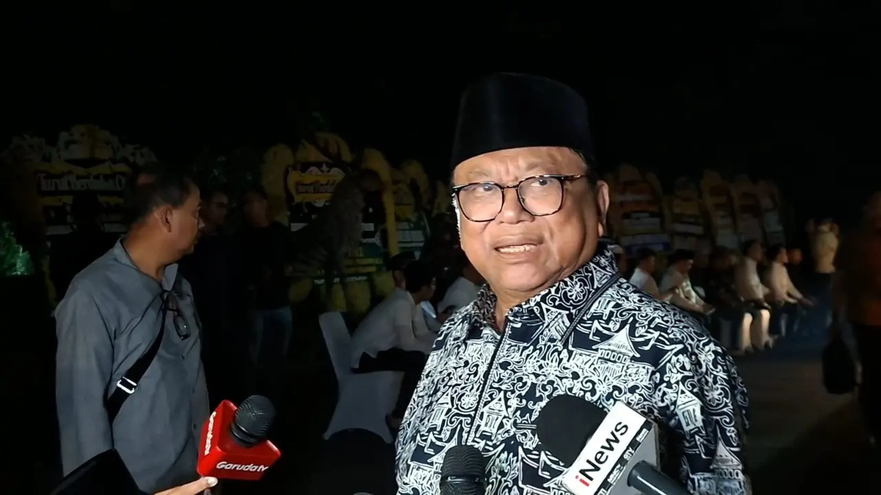 Ketua Umum DPP Partai Hanura Oesman Sapta Odang (Oso) takziah ke kediaman Ryamizard Ryacudu yang berlokasi di kawasan Cikeas, Bogor, Jawa Barat.