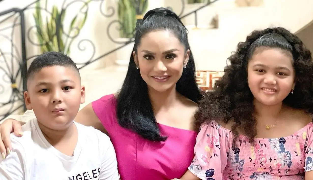 (Instagram/krisdayantilemos)