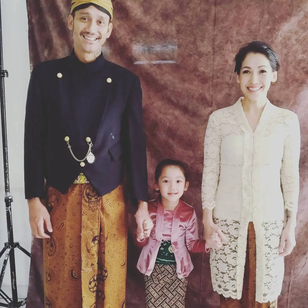 Tora Sudiro dan keluarganya. (Instagram- @t_orasudi_ro)