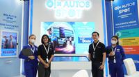 Ki-ka: Nur Rahmah Sari, PR & Content Manager OLX Autos Indonesia dan Hendri Tadjuni, COO OLX Autos Indonesia dalam acara GIIAS Surabaya 2022/Istimewa.