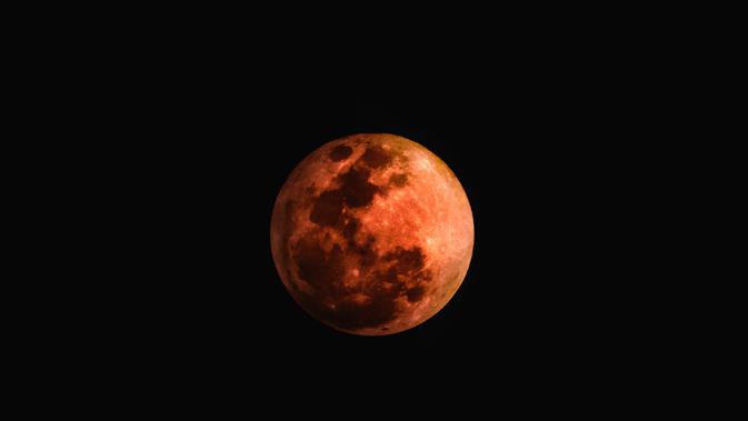 Gerhana Bulan Total ini dapat disaksikan hampir di seluruh wilayah Indonesia dari arah Timur hingga Tenggara. (Foto: Unsplash.com/KT).