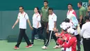 Presiden Joko Widodo (Jokowi) didampingi Menko PMK Puan Maharani, Ketum PPP Romahamurmuziy dan Menko Polhukam Wiranto menghadiri peresmian renovasi lapangan tenis indoor dan outdoor Senayan di Jakarta, Sabtu (3/2). (Liputan6.com/Angga Yuniar)