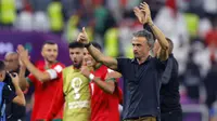 Luis Enrique baru saja mundur sebagai pelatih Timnas Spanyol. Ia gagal membawa La Furia Roja berjaya di Piala Dunia 2022 setelah kalah dari Maroko pada babak 16 besar. Enrique memiliki jejak kepelatihan yang cukup gemilang, salah satunya membawa Barcelona merengkuh gelar treble winner pada musim 2014/2015 silam. Pria asal Spanyol itu diprediksi akan segera dipercaya untuk menukangi klub baru pada 2023 ini. (AFP/Odd Andersen)