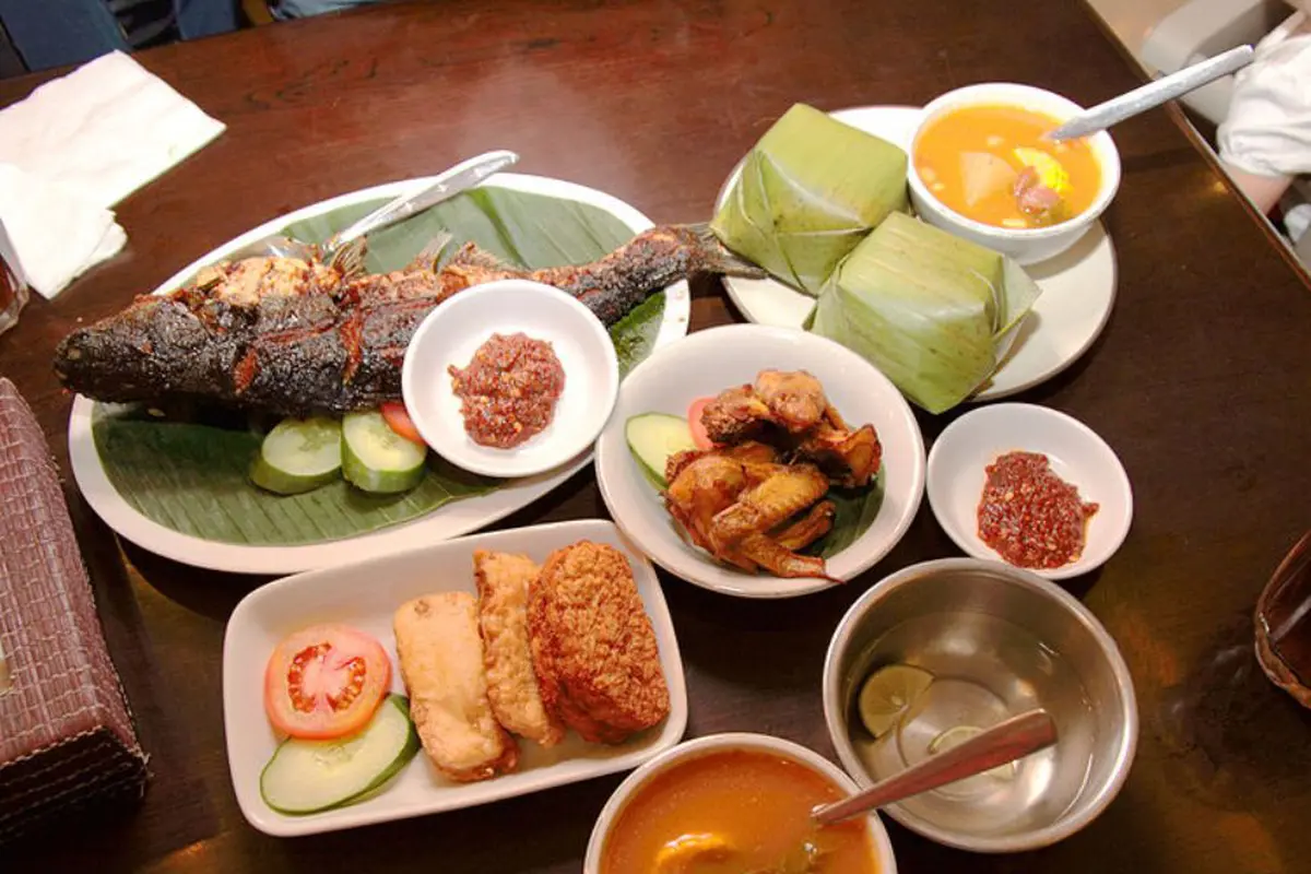 Kangen Masakan Sunda? Ini 10 Resto yang Pantang Dilewatkan!