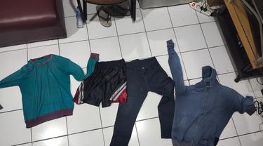 Barang bukti pakaian yang digunakan copet di Terminal Pulogadung yang viral