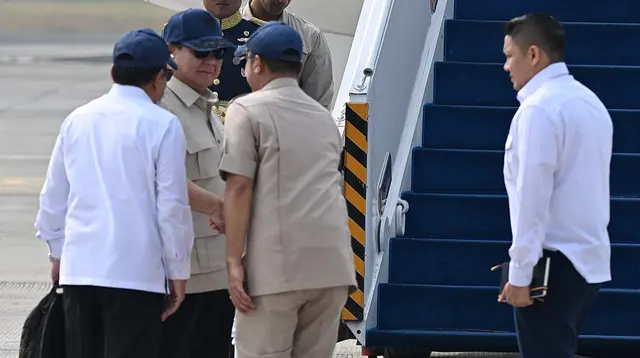Seskab Teddy Ungkap Arahan Prabowo soal Penanganan Kebakaran Hutan