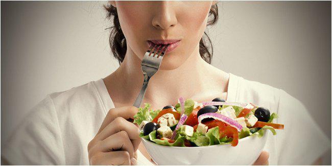 Bahaya kebiasan makan sendirian/copyright Shutterstock.com