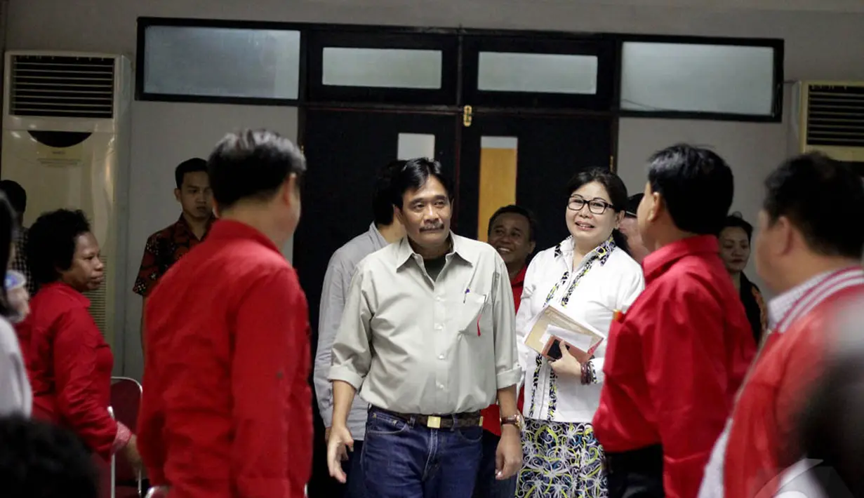 Wagub DKI, Djarot Saiful Hidayat menghadiri acara Konsolidasi DPD PDIP DKI Jakarta, di kantor DPD PDIP, Selasa (6/1/2015). (Liputan6.com/Faizal Fanani)
