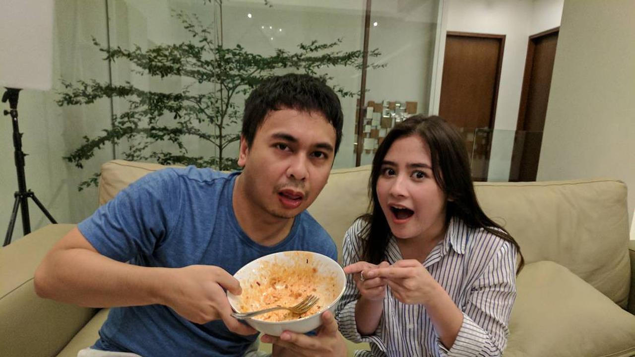 Raditya Dika dan Prilly Latuconsina