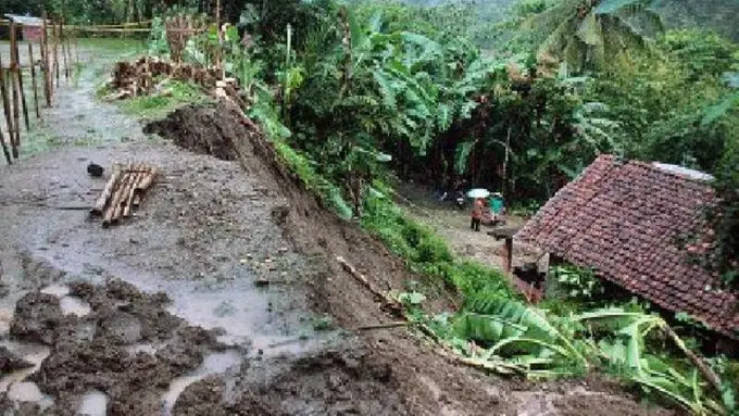 [Bintang] Longsor di Sibolangit
