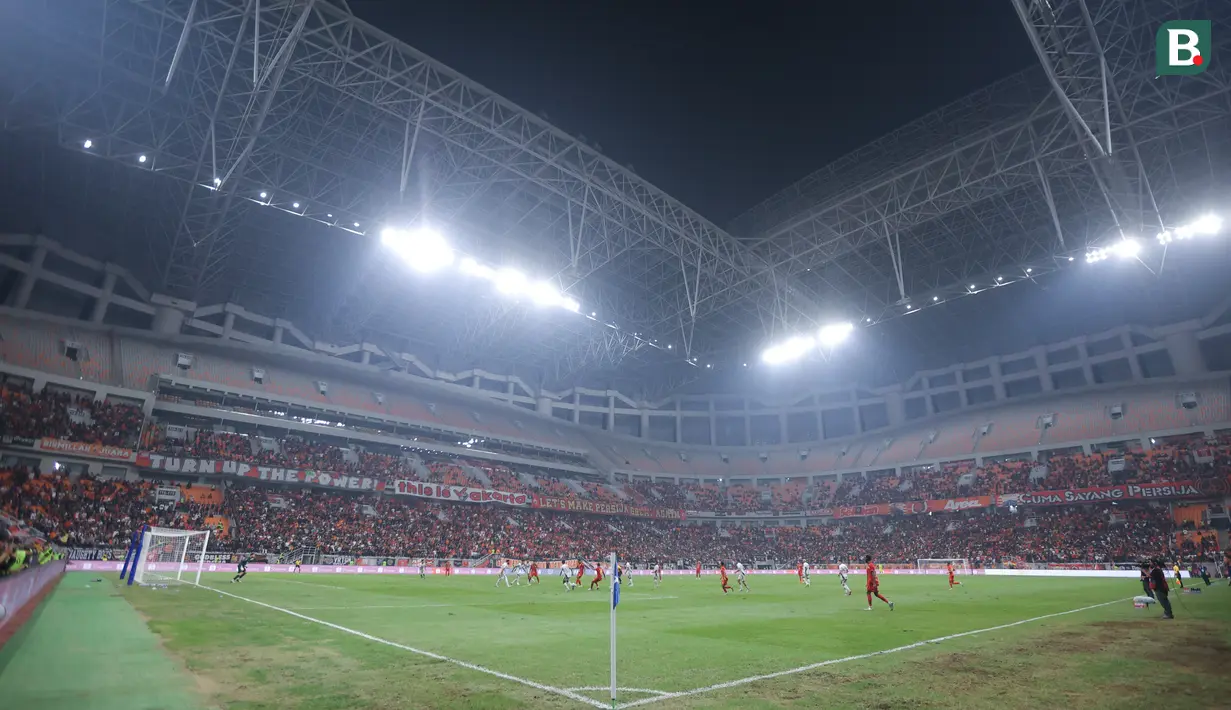 Suasana pertandingan Persija Jakarta melawan Persita Tangerang dalam laga pekan pertama BRI Super League 2025/2026 di Jakarta International Stadium (JIS), Minggu (10/8/2025) malam WIB. (Bola.com/M Iqbal Ichsan)