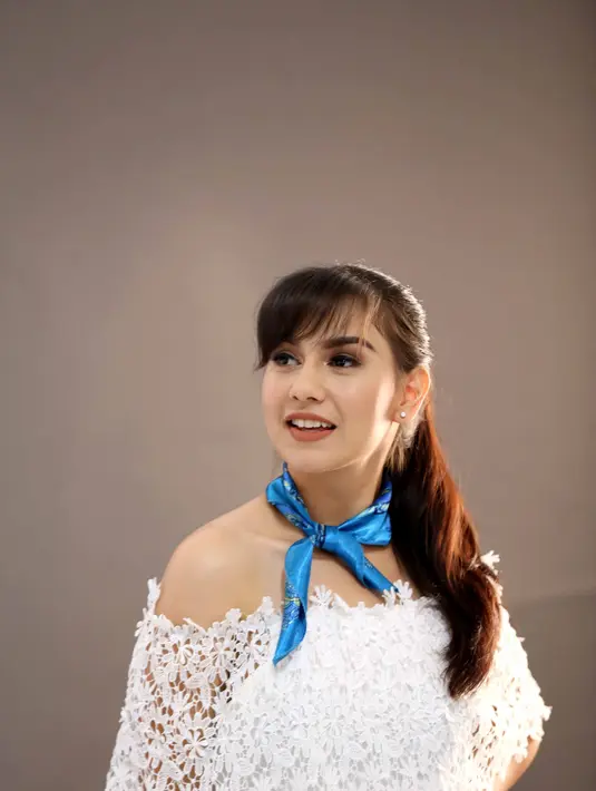 Yang berbeda dari sinetron terbarunya, Irish Bella berperan sebagai Kania. Kalau biasa ia sebagai anak kurang mampu, dalam sinetron terbaru ini ia jadi anak orang kaya yang hidup sederhana. (Nurwahyunan/Bintang.com)