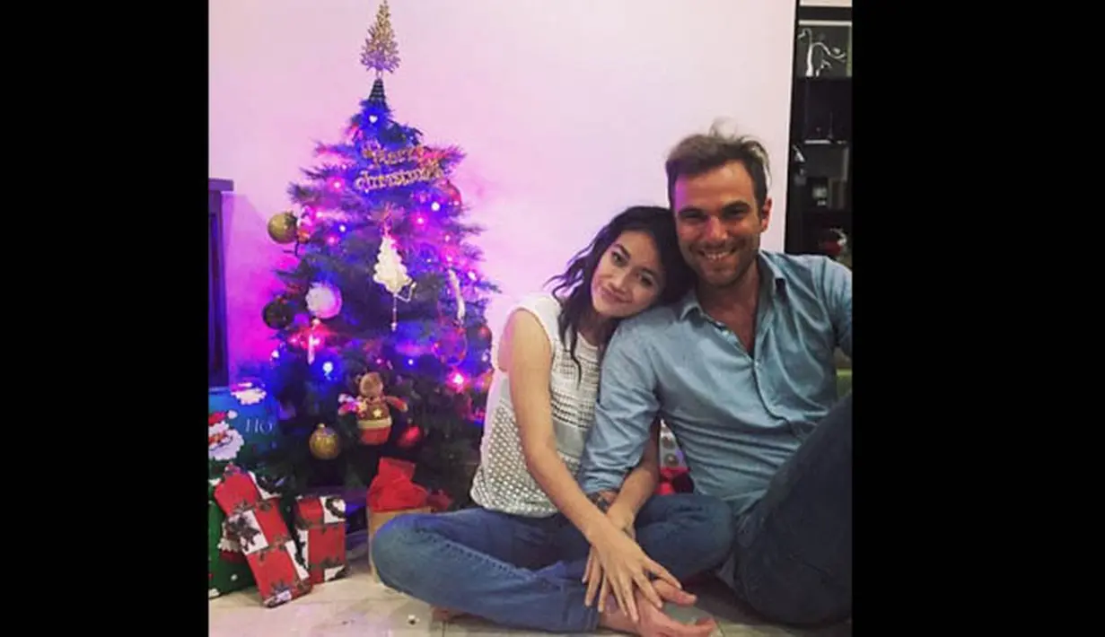 Ratu Felisha juga mengunggah foto kebersamaannya dengan Milder saat merayakan Natal. (instagram.com/ratufelisha)