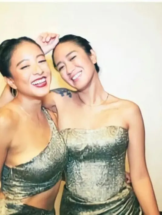 Bahkan, banyak orang yang menyebut kakak dan adik ini terlihat mirip bak anak kembar. (Instagram/queeninfinity94)