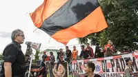 Memang kapasitas Stadion Bea Cukai terlalu kecil untuk menampung ribuan The Jakmania yang ingin menyaksikan langsung laga uji coba melawan Barito Putera itu. (Bola.com/Vitalis Yogi Trisna)