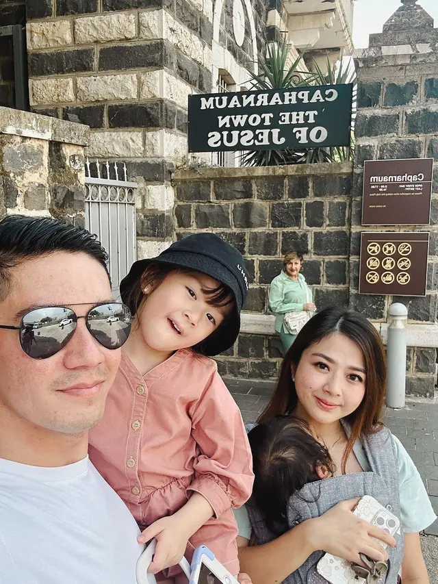 Potret Samuel Zylgwyn dan Franda Ajak Anak Liburan di Bethlehem, Memukau