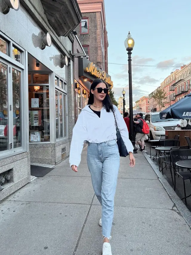 8 Potret Street Style Paula Verhoeven saat di Amerika, Curi Perhatian
