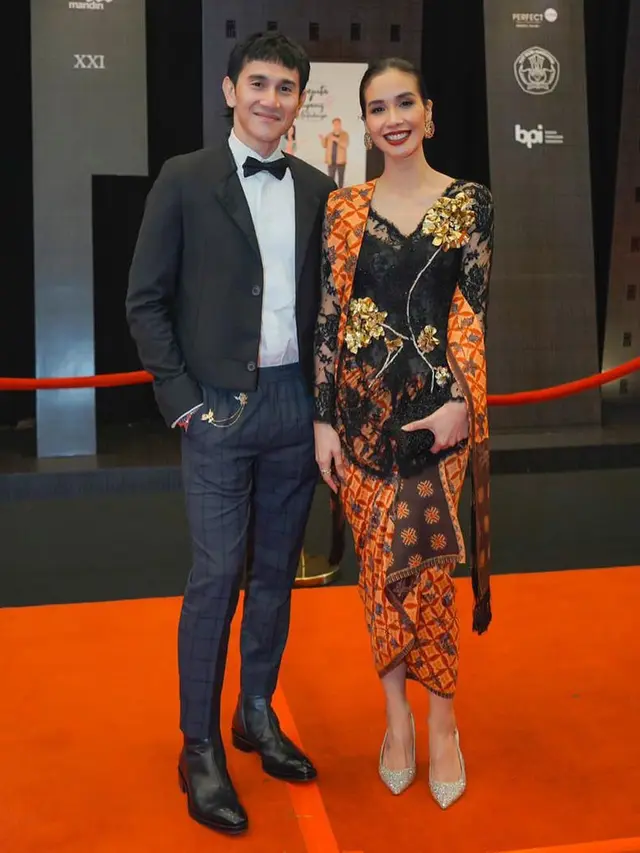 7 Potret Mesra Vino G Bastian dan Marsha Timothy, Kompak Pakai Baju Couple