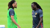 Dua bek tim nasional Belgia, Jason Denayer (kiri) dan Jordan Lukaku (kanan). (AFP/Emmanuel Dunand)