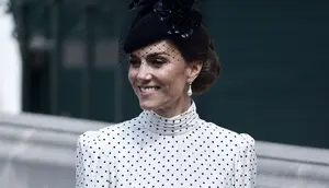 Kate Middleton&nbsp;menghadiri upacara untuk memperingati hari kemenangan Eropa ke-80, yang menandai berakhirnya Perang Dunia Kedua di Eropa, di Westminster Abbey, London, Inggris, 8 Mei 2025. (BENJAMIN CREMEL/AFP)