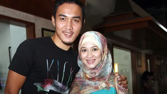 5 Artis Bongkar Pasang Jilbab