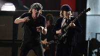 AC/DC saat tampil dalam Annual Grammy Awards ke-57 di Los Angeles (8/2/2015). (AFP/Robyn Beck)