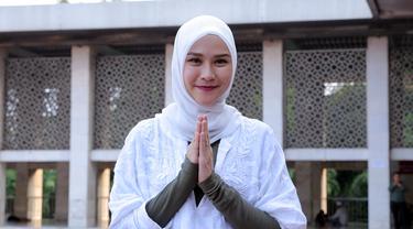 Tutorial Hijab Simple Girly Buat Lebaran 2018 Ala Zaskia Adya Mecca Fashion Fimela Com