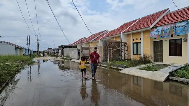 Menteri PKP Maruarar Sirait melakukan inspeksi mendadak (Sidak) ke lapangan tepatnya ke perumahan bersubdidi Grand Permata Residence di Kelurahan Tambun Utara, Kabupaten Bekasi, Jawa Barat. (Foto: Kementerian PKP)