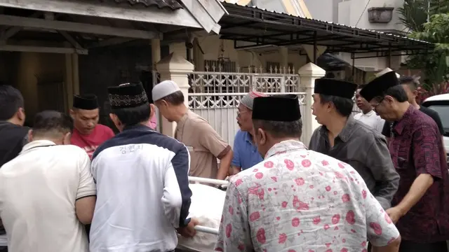 Jenazah Raja Gowa ke-37 saat tiba di rumah duka (Fauzan/Liputan6.com)