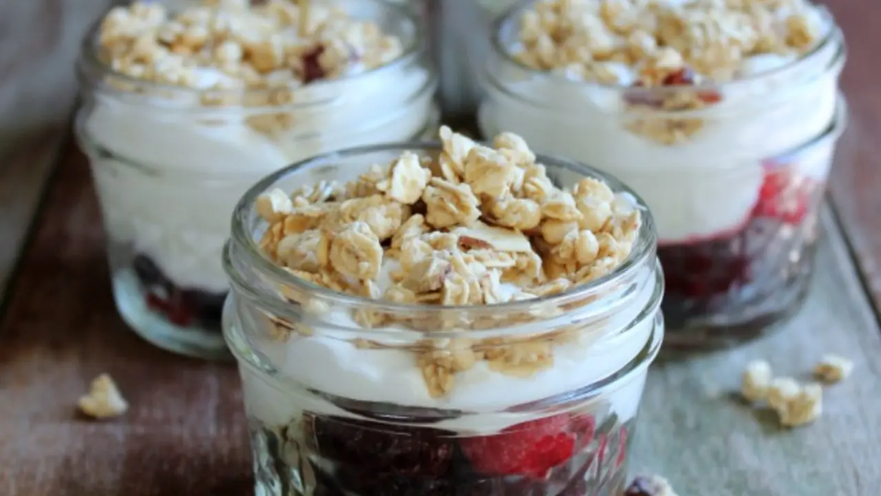 Bikin Parfait Mini Pagi Ini untuk Camilan Segar Sore Nanti