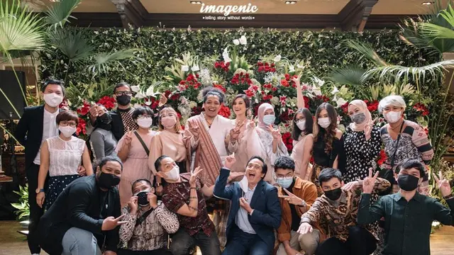 Potret Seleb Hadiri Pernikahan Arie Kriting dan Indah Permatasari. (Sumber: Instagram/arie_kriting/tagged)