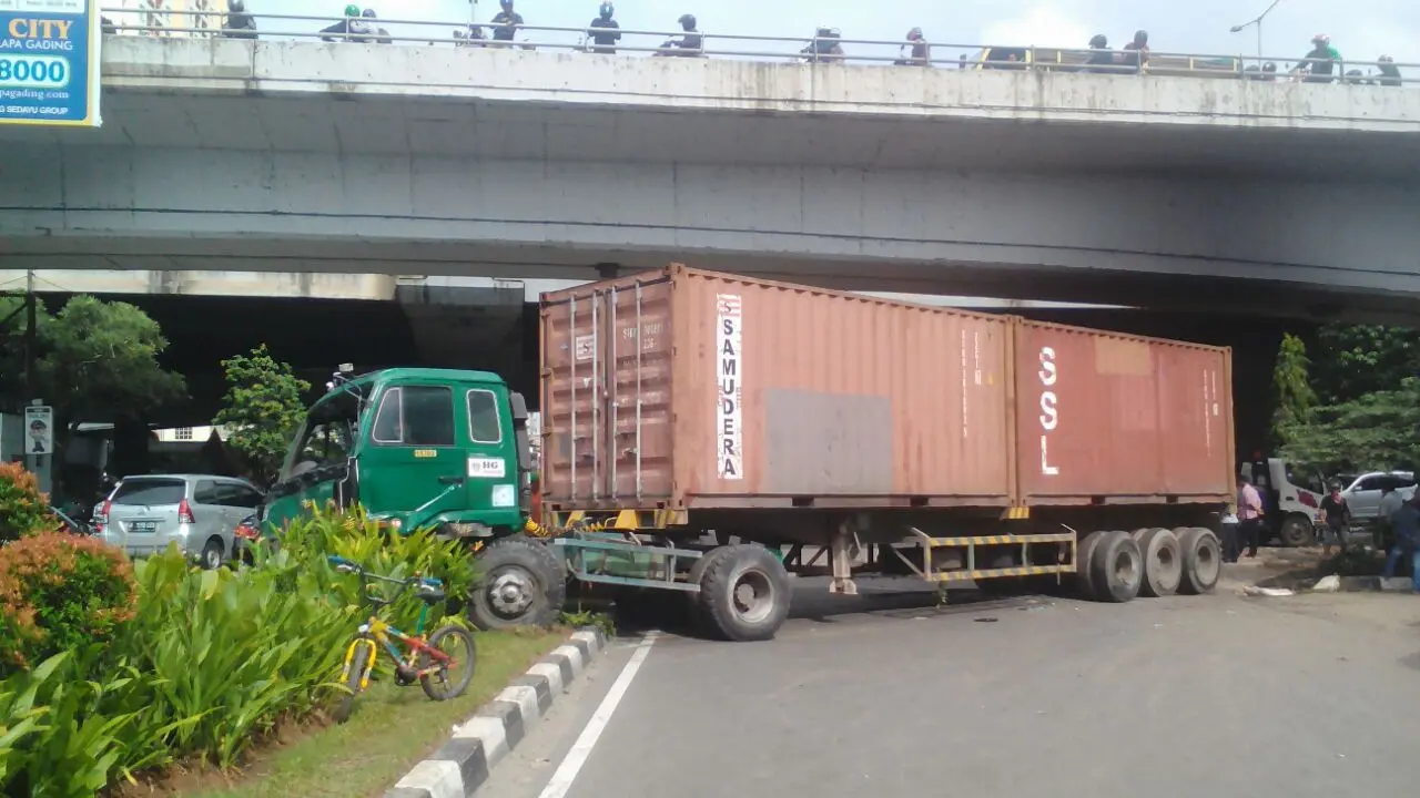 tabrakan beruntun