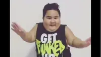 Kocak, Bocah Menggemaskan Menari Tiru Pen Pineapple Apple Pen