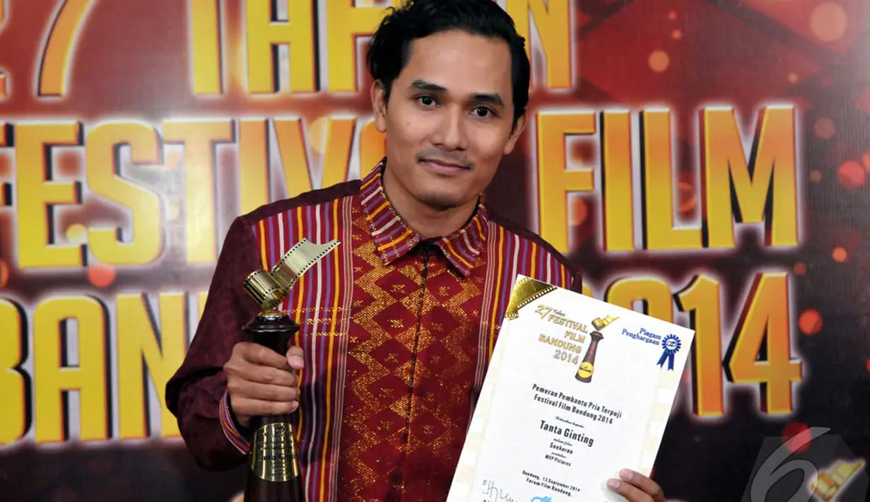 Tanta Ginting keluar sebagai Pemeran Pembantu Pria Terpuji dalam perannya di film Tenggelamnya Van der Wijk dan Sang Kiai, Bandung, Sabtu (13/9/2014) (Liputan6.com/Panji Diksana)