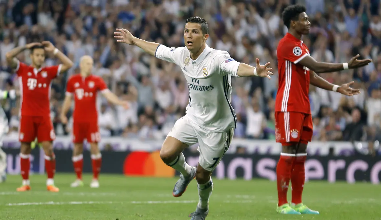 Cristiano Ronaldo merayakan golnya ke gawang Bayern Munchen pada leg kedua perempatfinal Liga Champions di Santiago Bernabeu stadium, Madrid, (18/4/2017). Real Madrid menang 4-2. (AP/Francisco Seco)