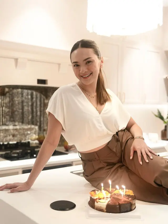 Sahabat Fuji, Ini 6 Potret Violenzia Jeanette Kekasih Marcellino Lefrandt