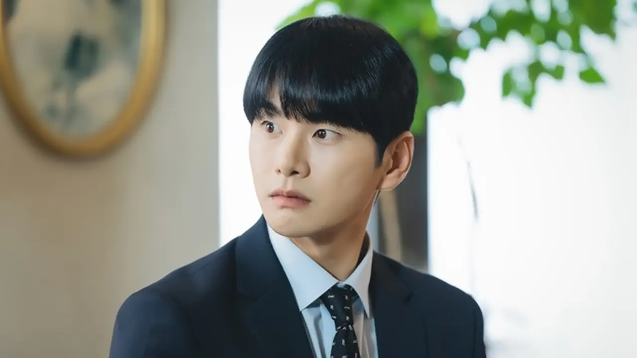 Lee Yi Kyung dalam Drakor Marry My Husband. (tvN via Soompi)