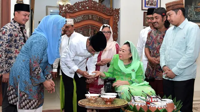 Jokowi Minta Doa Restu Istri Gus Dur