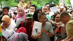 Membludaknya warga yang mendaftar E-KTP di TMII diluar perkiraan Kemendagri.