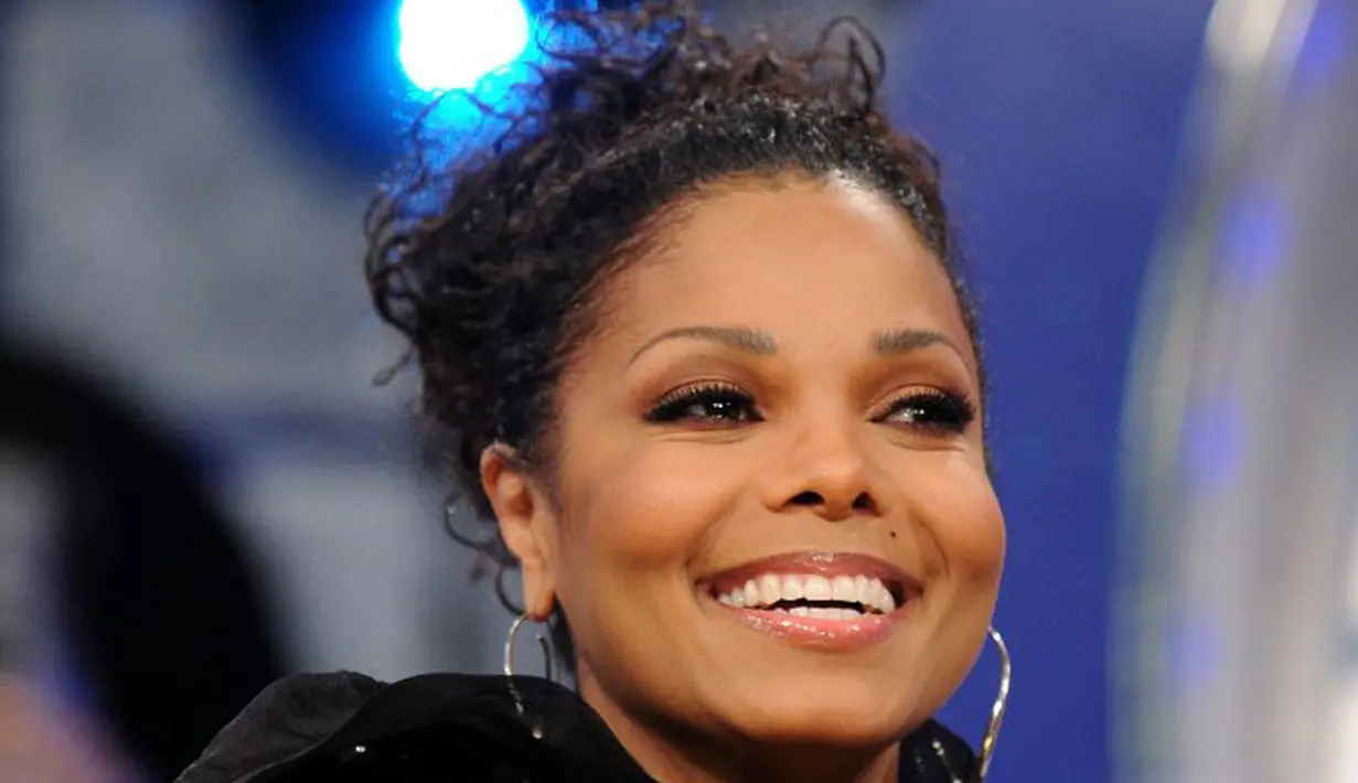 Janet Jackson, sedang ramai menjadi bahan pembicaraan publik belakangan ini. Proses melahirkan anak pertama saat Janet berusia 50 tahun dan kabar perceraiannya dengan Wissam Al Mana baru-baru ini menjadi bahan pembicaraannya. (AFP/Bintang.com)