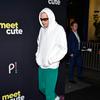 Pete Davidson menghadiri pemutaran perdana film 'Meet Cute' di Manhattan West Plaza, New York, Amerika Serikat, 20 September 2022. Pete mengenakan sweater putih saat menghadiri acara tersebut. (Photo by Evan Agostini/Invision/AP)
