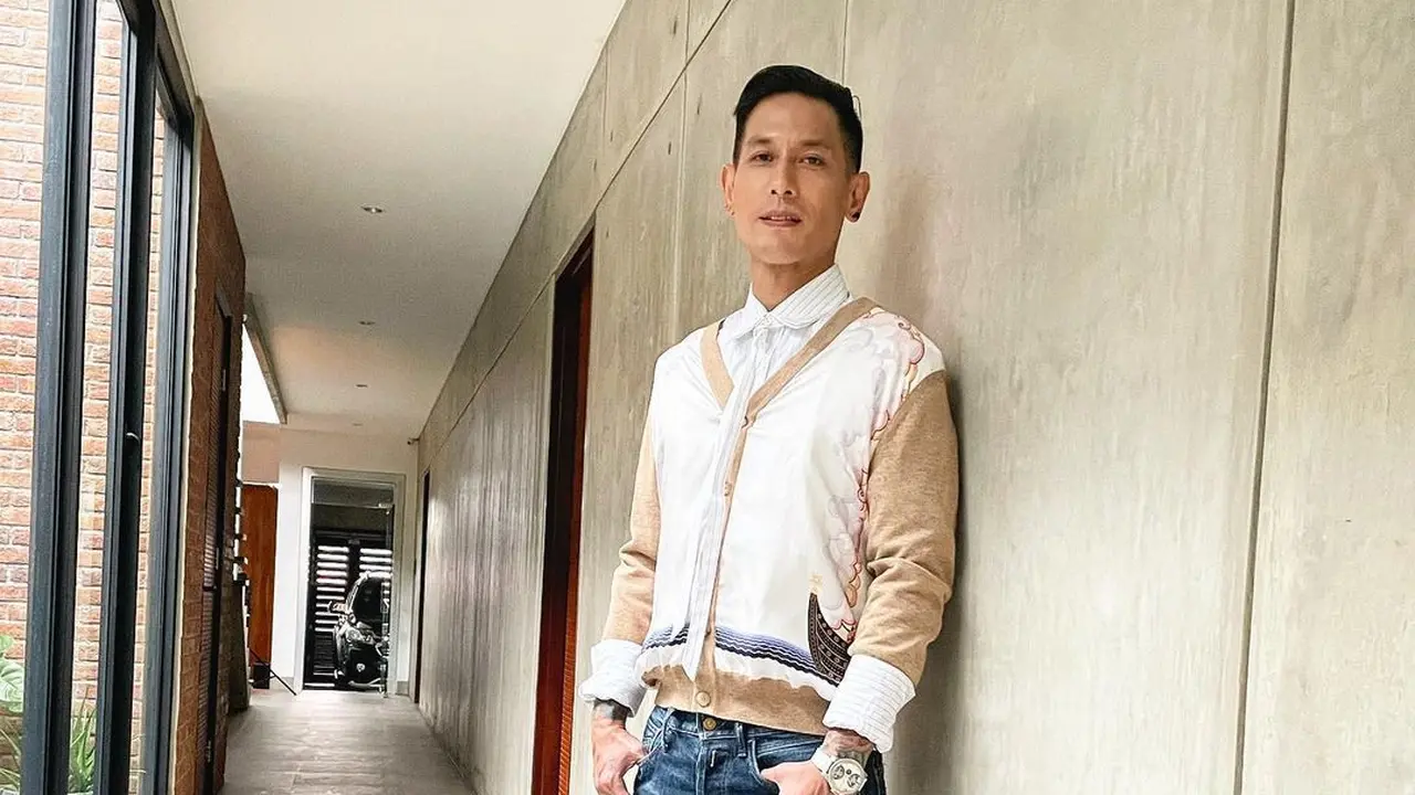 7 Potret Rumah Chef Juna yang Punya Desain Unik, Banyak Arca Khas Bali