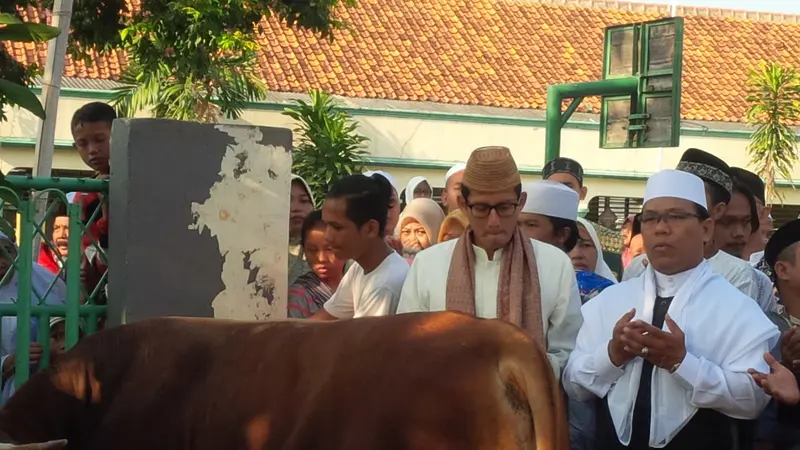 Sandiaga Uno, salat Idul Adha di Masjid Al-Barkah, Jalan Haji Ali, Cipete Selatan, Jakarta Selatan. 